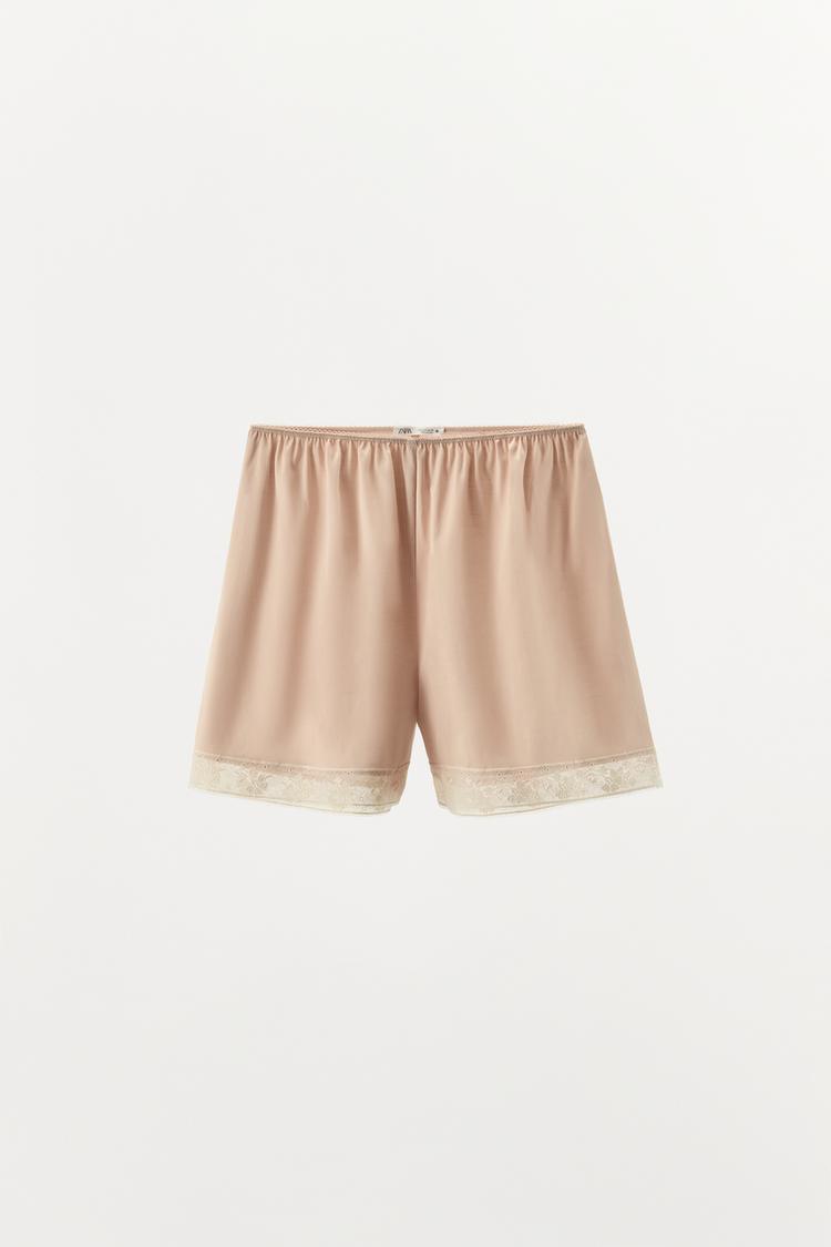 SHORT SATINÉ ET DENTELLE