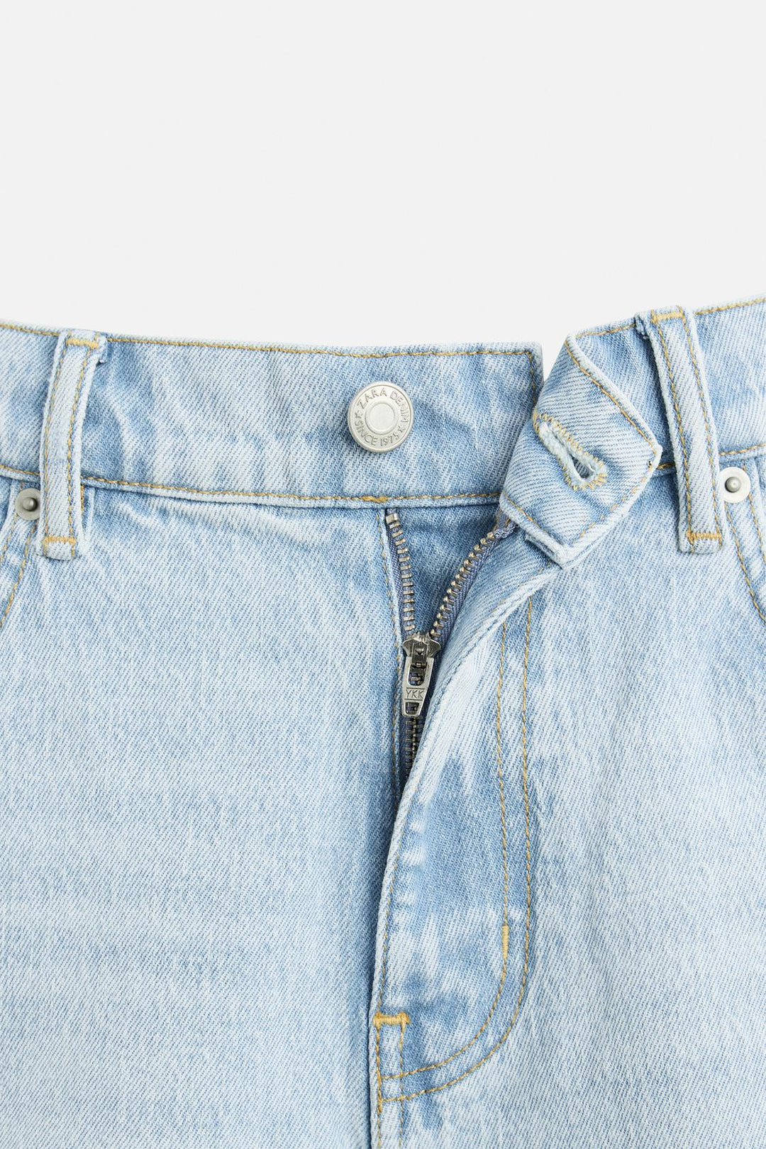 SHORT EN DENIM COUPE CLASSIQUE