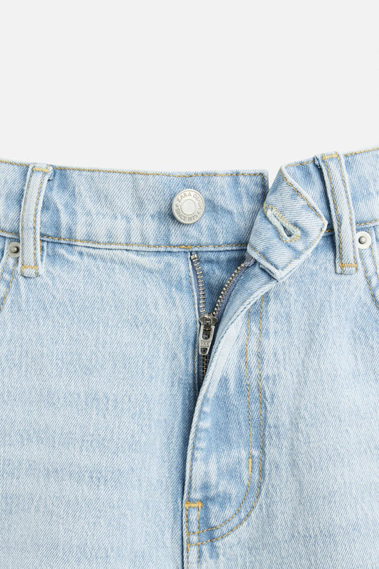 SHORT EN DENIM COUPE CLASSIQUE