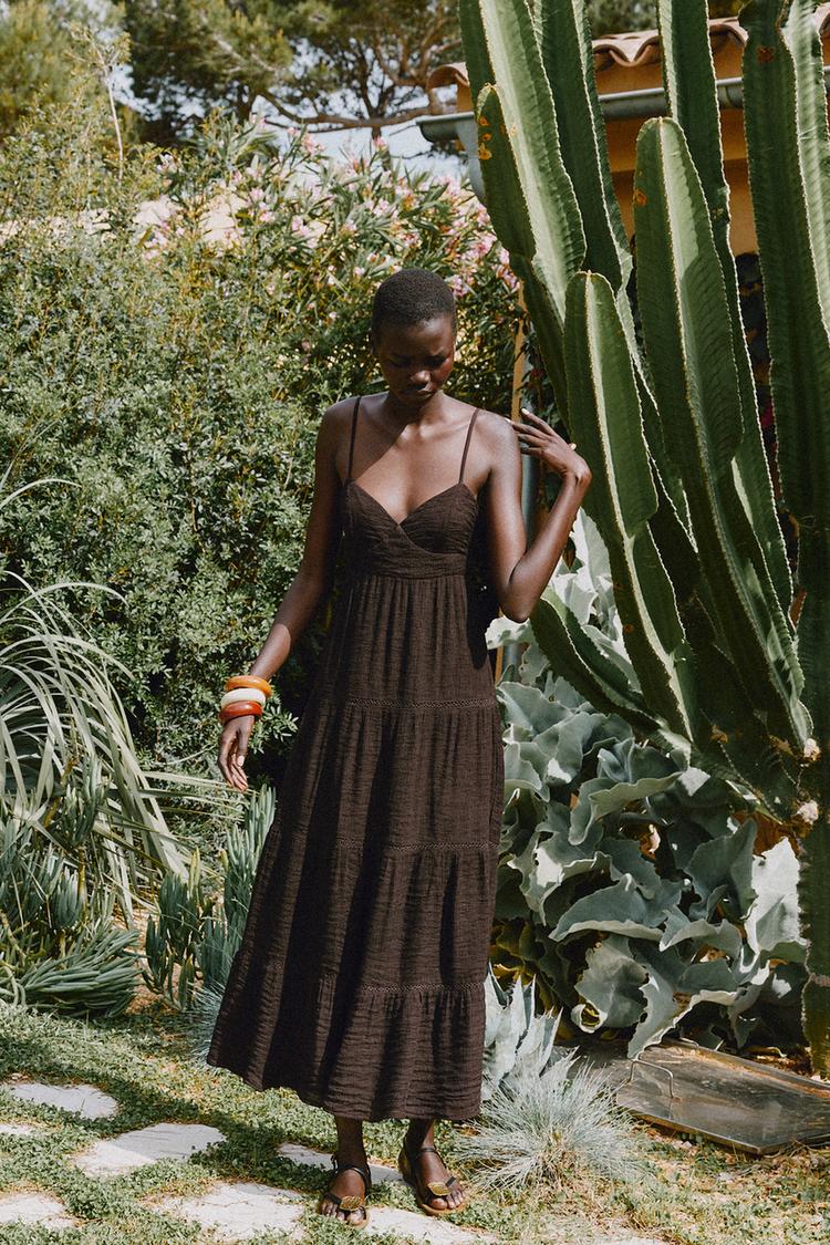 ROBE LONGUE À BRETELLES
