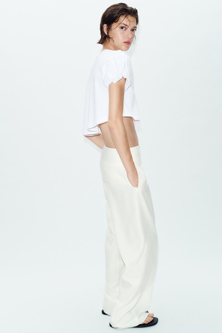 T-SHIRT COURT À MANCHES AMPLES