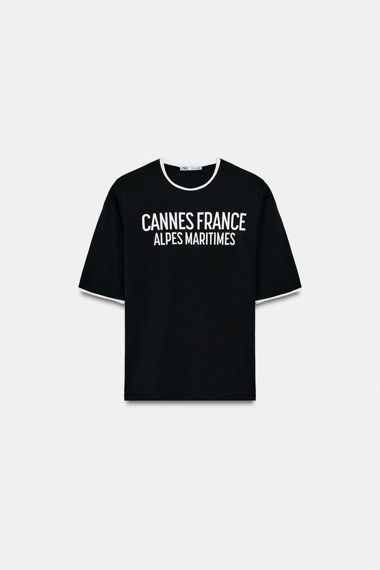 T-SHIRT À INSCRIPTION ET LISERES EN CONTRASTE