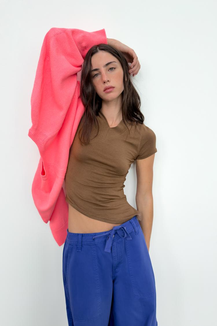T-SHIRT COL EN V ET BAS ASYMETRIQUE