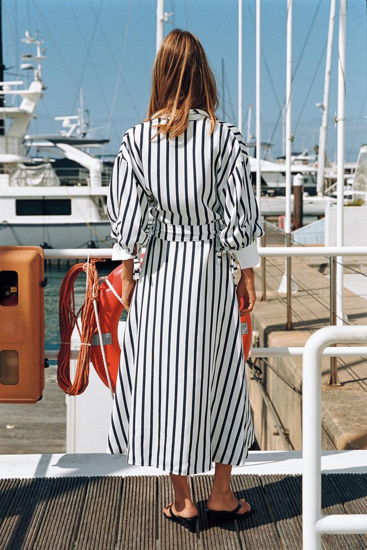 ROBE MI-LONGUE À RAYURES AVEC CEINTURE