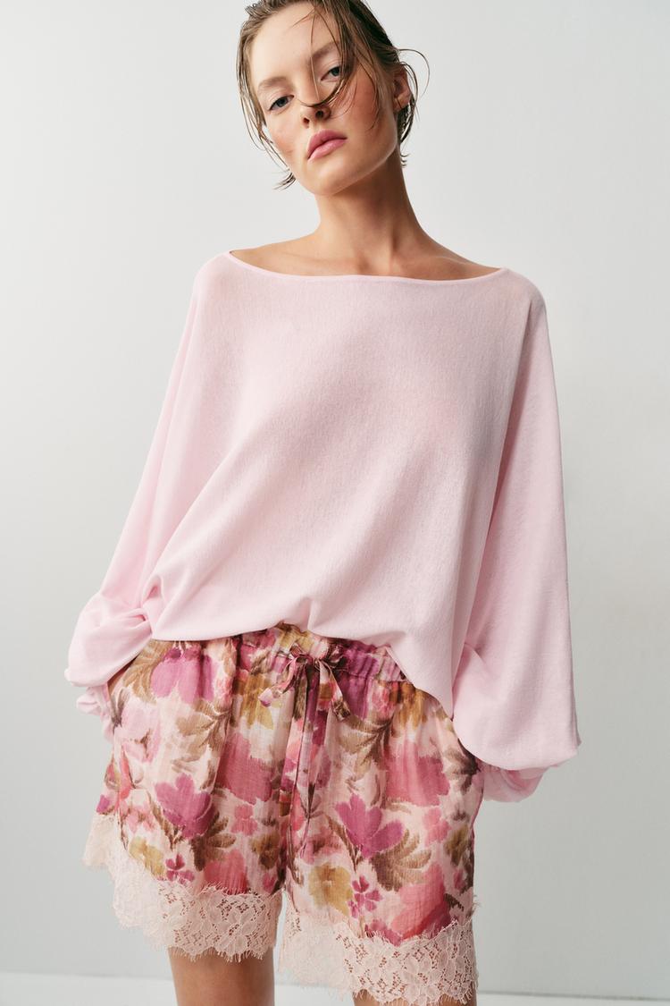SHORT À IMPRIMÉ FLORAL ET DENTELLE