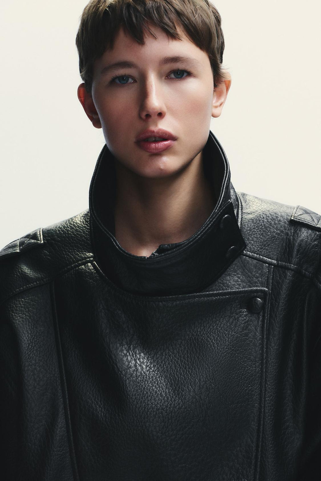 BLOUSON EN MATIÈRE SYNTHÉTIQUE