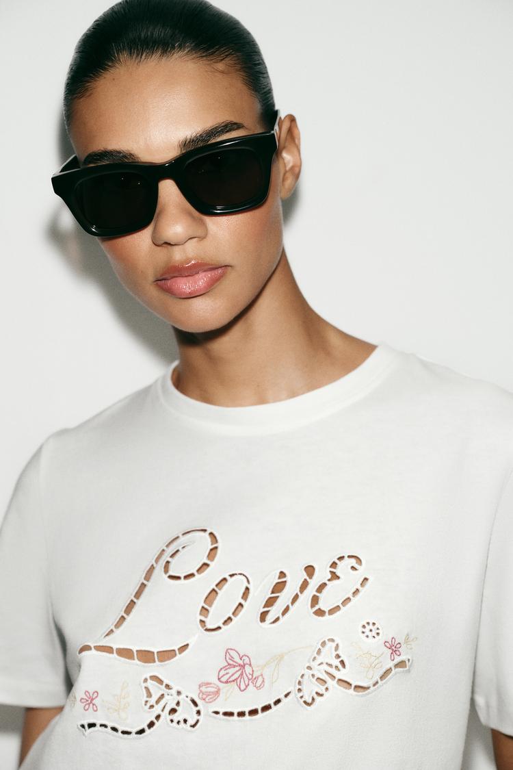 T-SHIRT BRODERIES ET INSCRIPTION