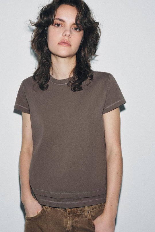 T-SHIRT À MANCHES COURTES EFFET DOUBLE