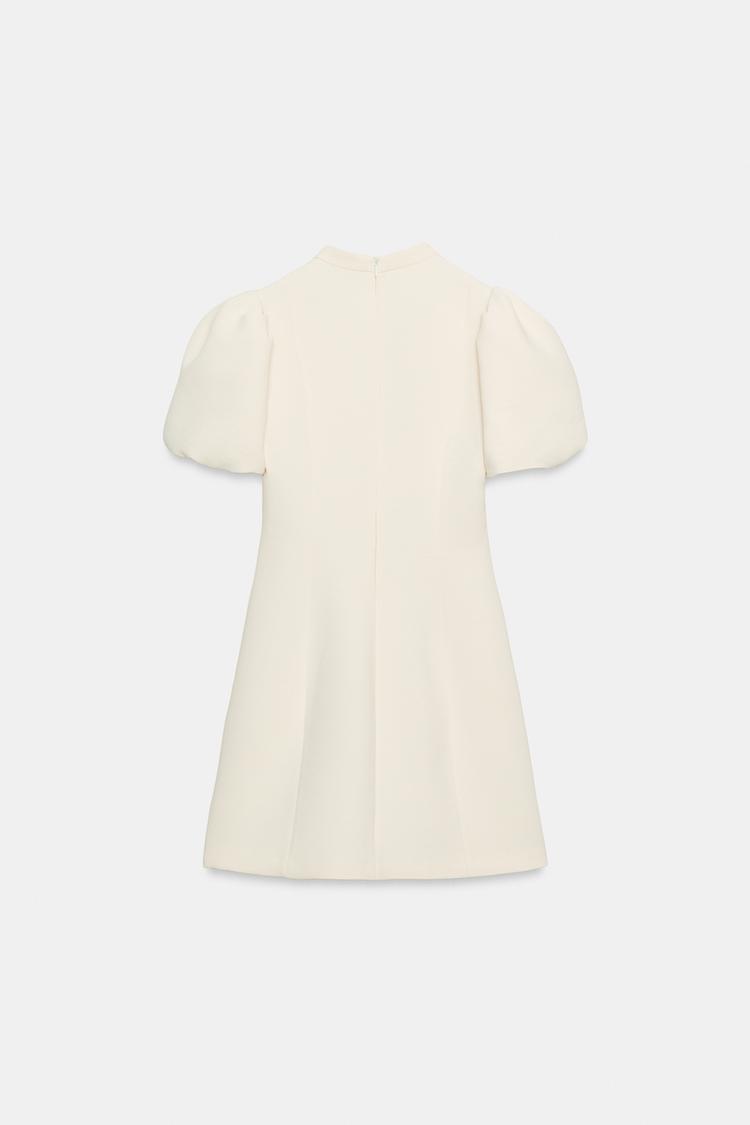 ROBE COURTE À MANCHES BOUFFANTES