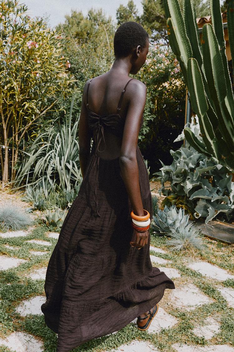 ROBE LONGUE À BRETELLES