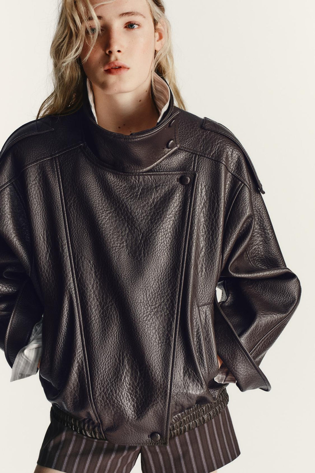 BLOUSON EN MATIÈRE SYNTHÉTIQUE
