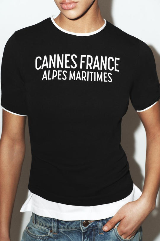 T-SHIRT À INSCRIPTION ET LISERES EN CONTRASTE