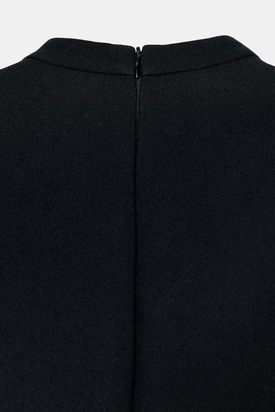 ROBE COURTE À MANCHES BOUFFANTES