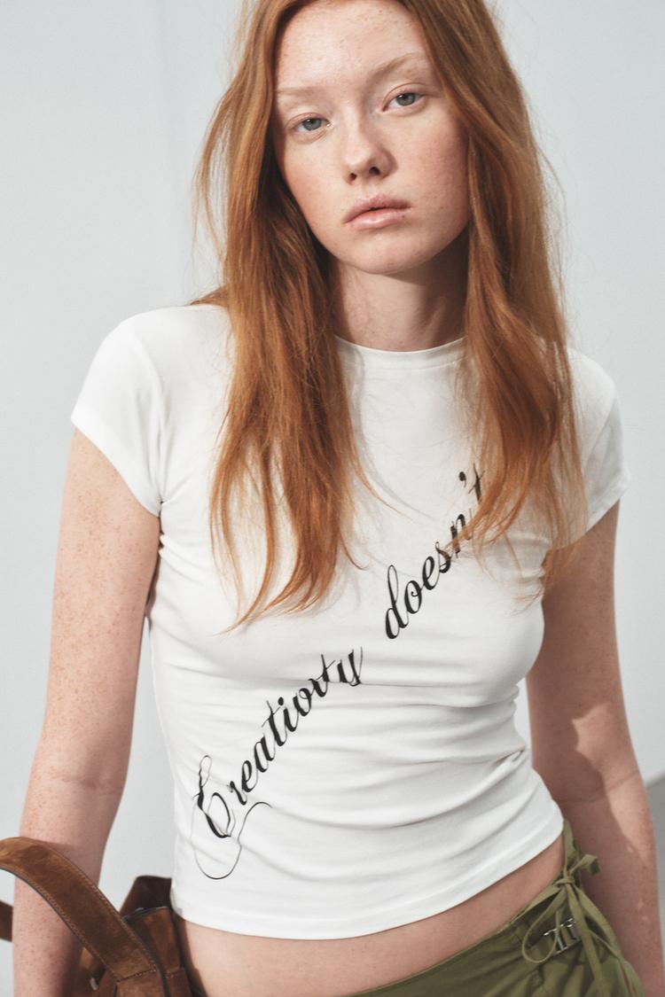 T-SHIRT À INSCRIPTION SUR LE DEVANT