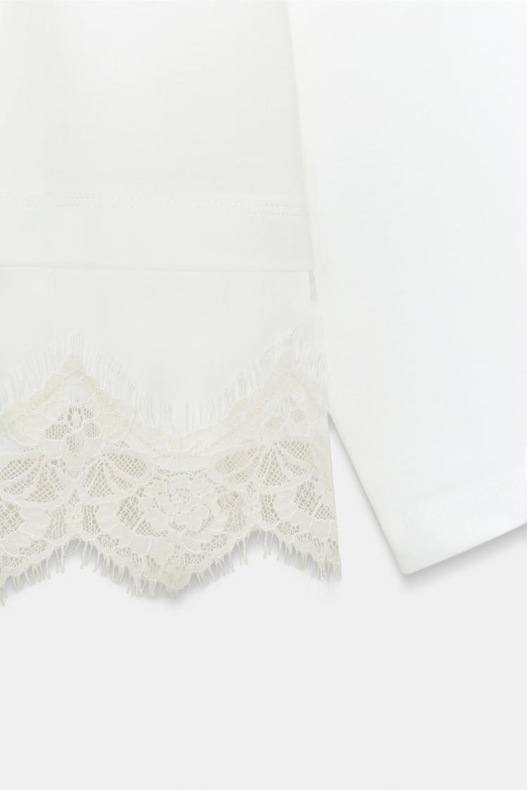 T-SHIRT EN MATIERES VARIEES AVEC DENTELLE