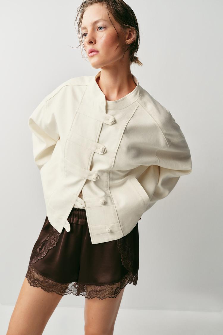 SHORT AVEC DENTELLE COMBINÉE