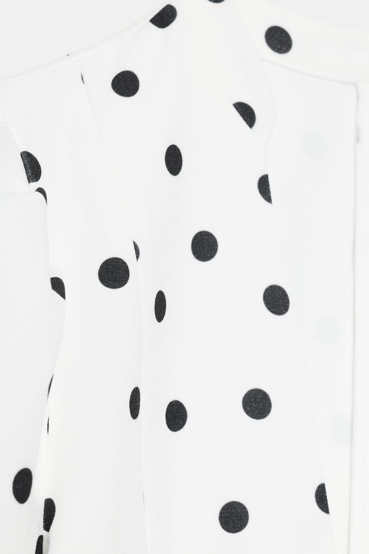 ROBE COURTE À MANCHES BOUFFANTES