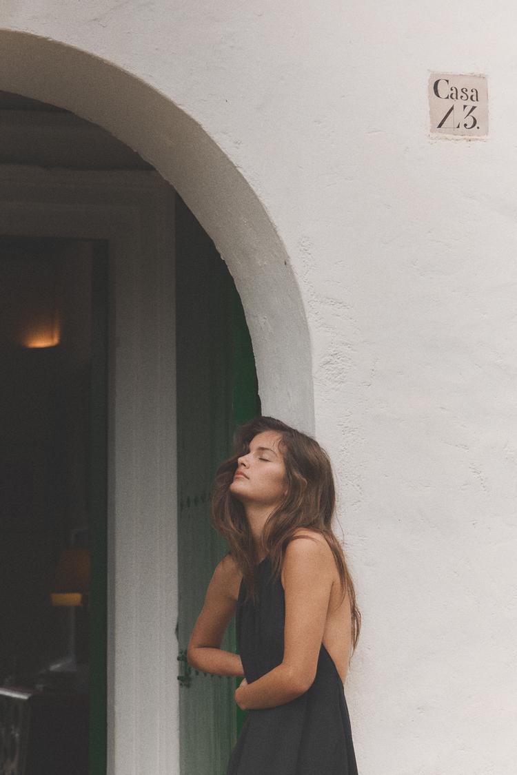 ROBE FLUIDE À ENCOLURE AMÉRICAINE