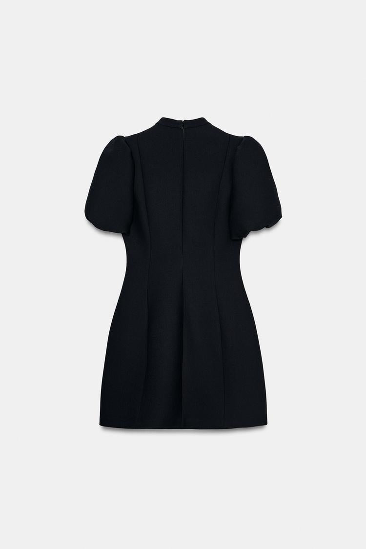 ROBE COURTE À MANCHES BOUFFANTES