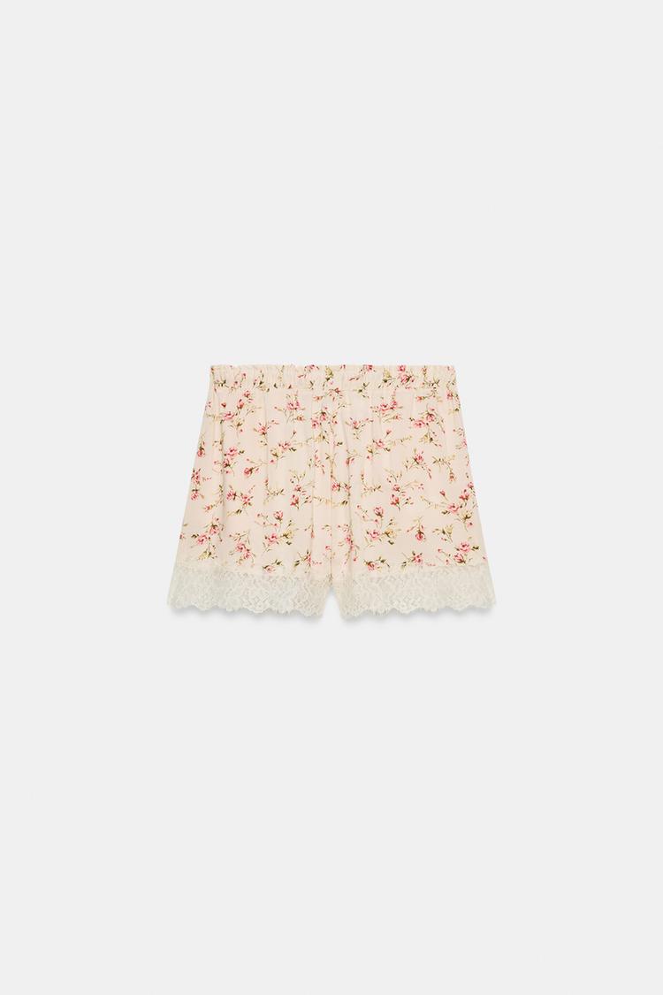 SHORT À IMPRIMÉ FLEURI ET DENTELLE