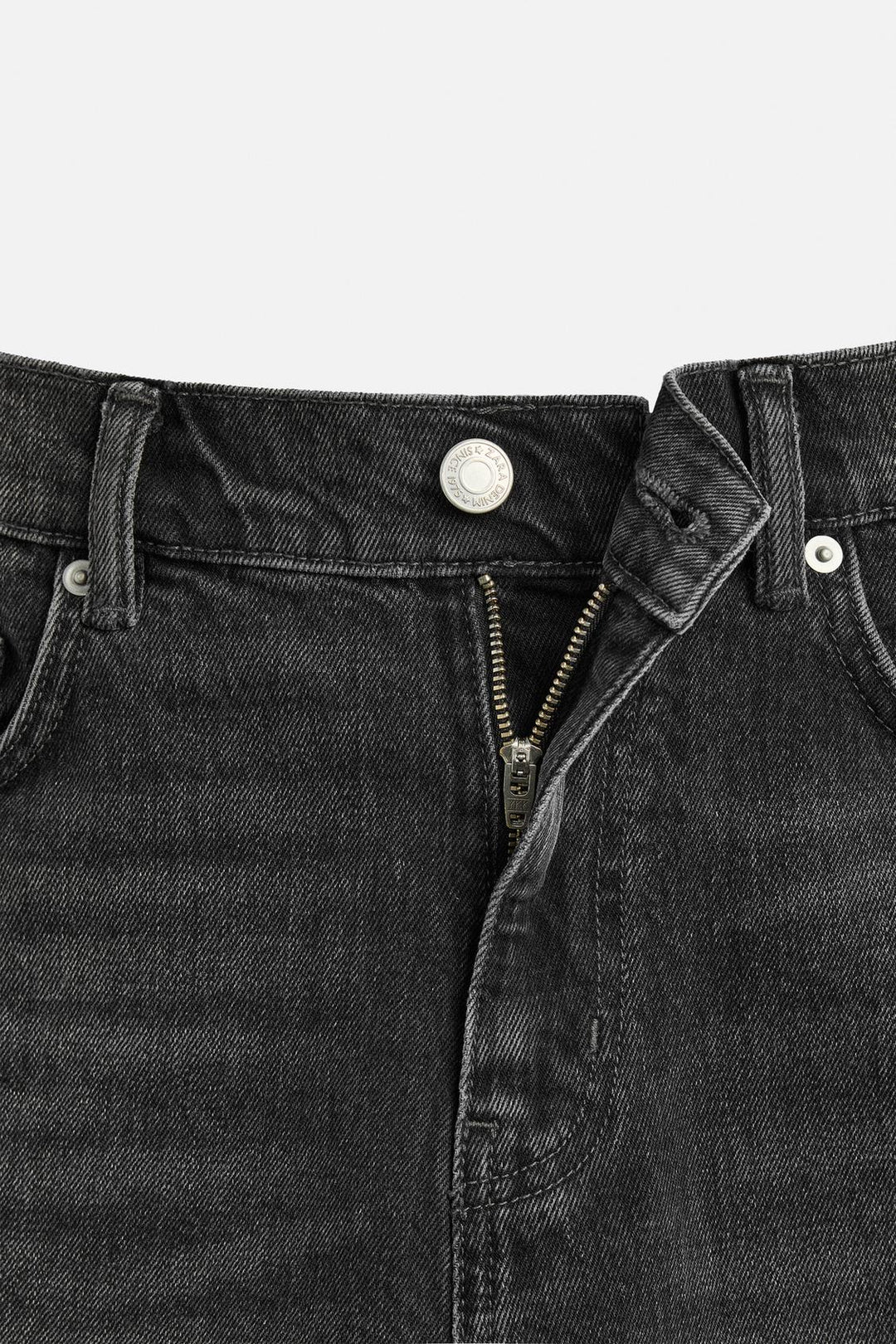 SHORT EN DENIM COUPE CLASSIQUE