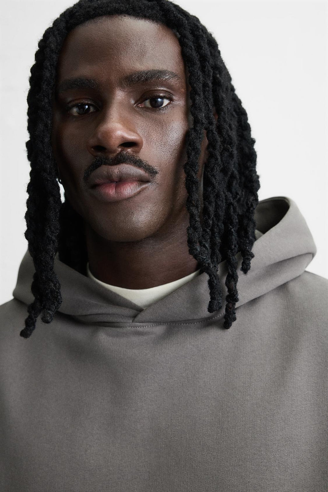 SWEAT À CAPUCHE BASIQUE