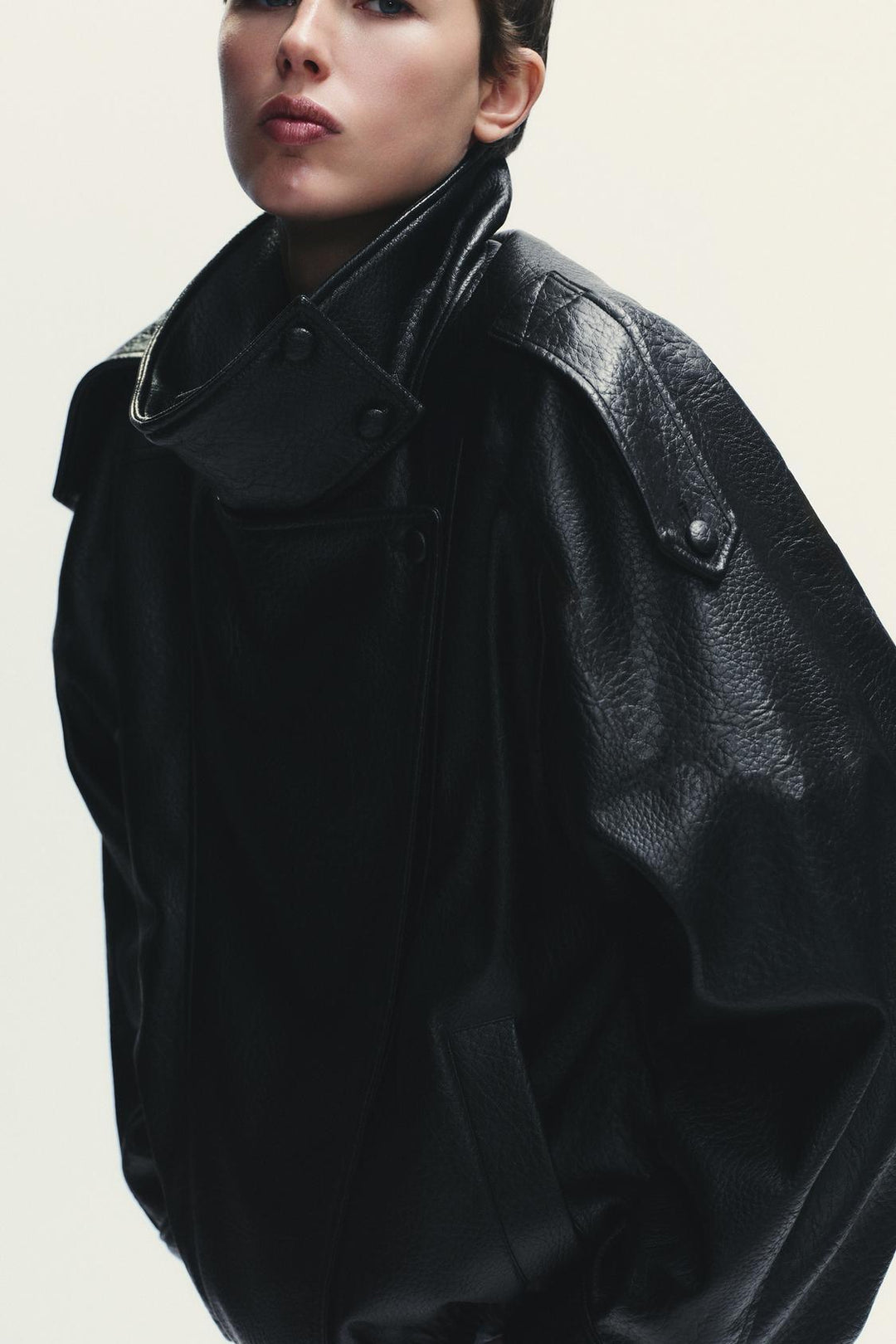 BLOUSON EN MATIÈRE SYNTHÉTIQUE
