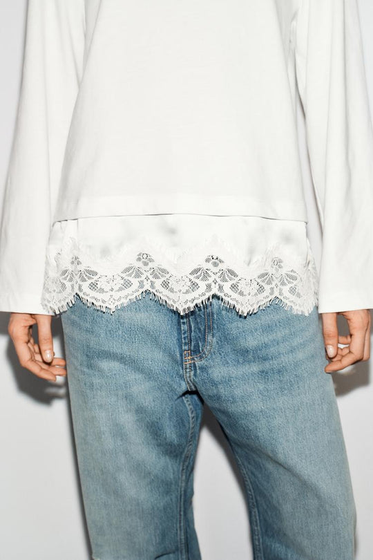 T-SHIRT EN MATIERES VARIEES AVEC DENTELLE