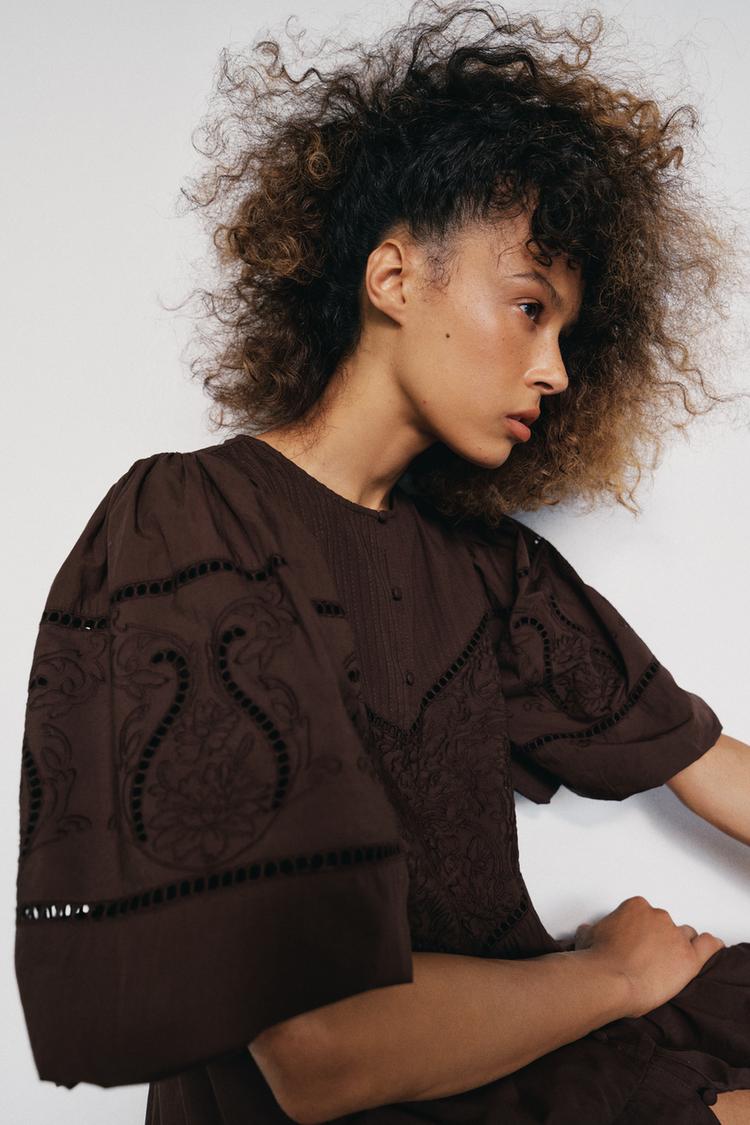 ROBE COURTE EN POPELINE BRODÉE