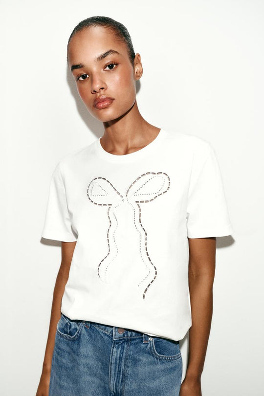 T-SHIRT À NŒUD SUR L'AVANT