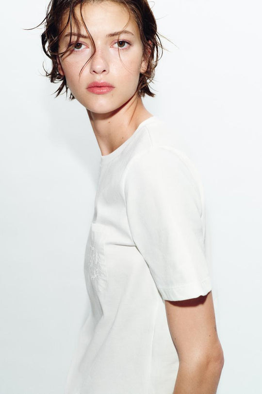 T-SHIRT POCHE BRODÉE
