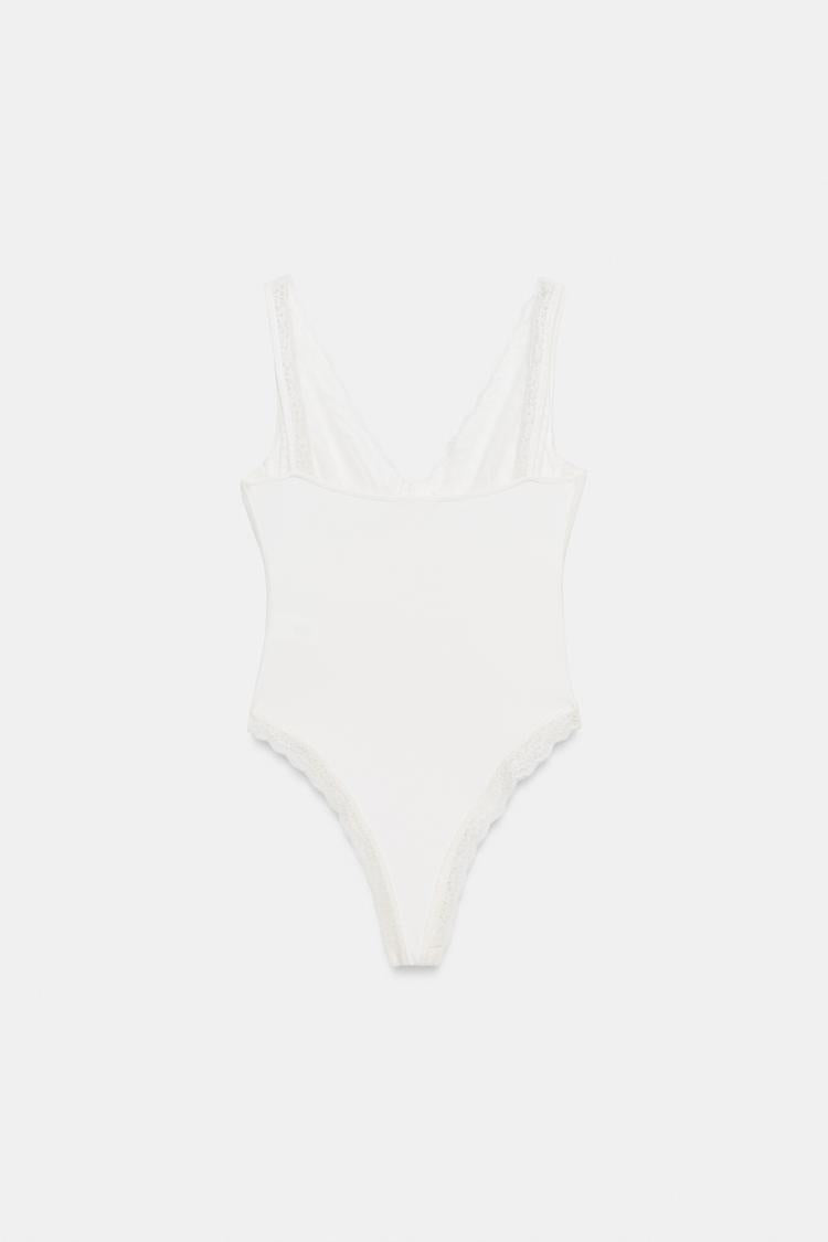 BODY AVEC DENTELLE
