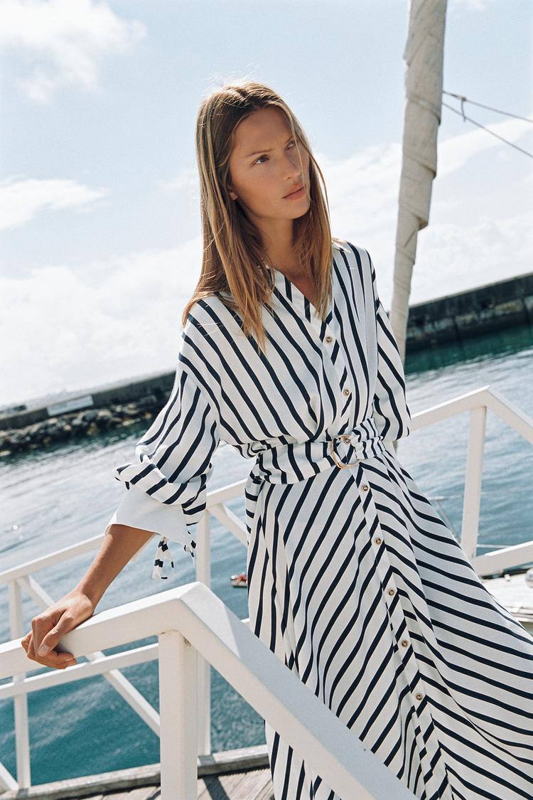 ROBE MI-LONGUE À RAYURES AVEC CEINTURE
