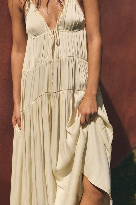 ROBE LONGUE SATINÉE À PLIS