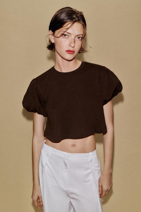 T-SHIRT COURT À MANCHES AMPLES