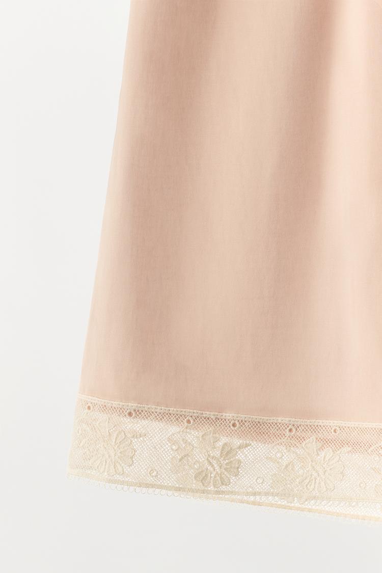 SHORT SATINÉ ET DENTELLE