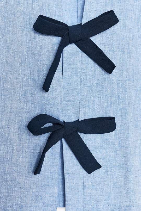 BLOUSE À LACETS AVEC LIN