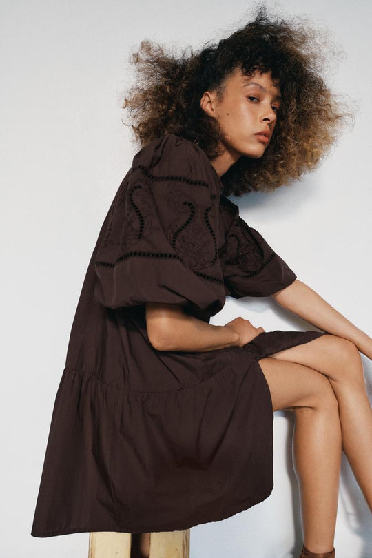 ROBE COURTE EN POPELINE BRODÉE