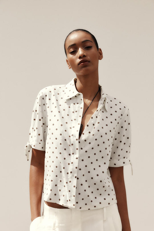 CHEMISE MANCHES COURTES AVEC LACETS EN RAMIE