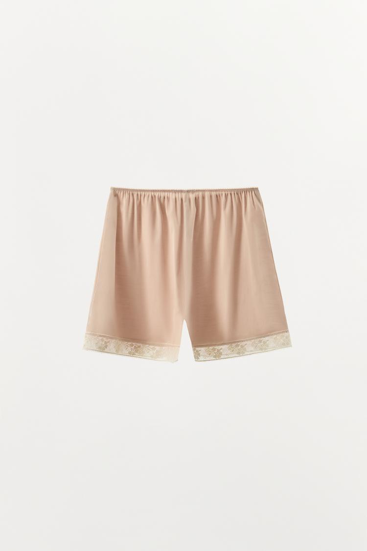SHORT SATINÉ ET DENTELLE